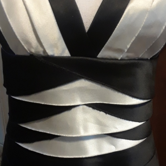 Pretty Dress, size 8 - Picture 4 of 4